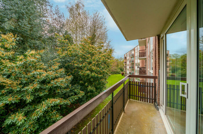 2 Bedroom Apartment To Rent In Kemnal Road, Chislehurst, BR7