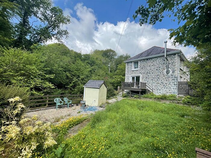 4 Bedroom Detached House For Sale In Trawsmawr, Carmarthen, SA33