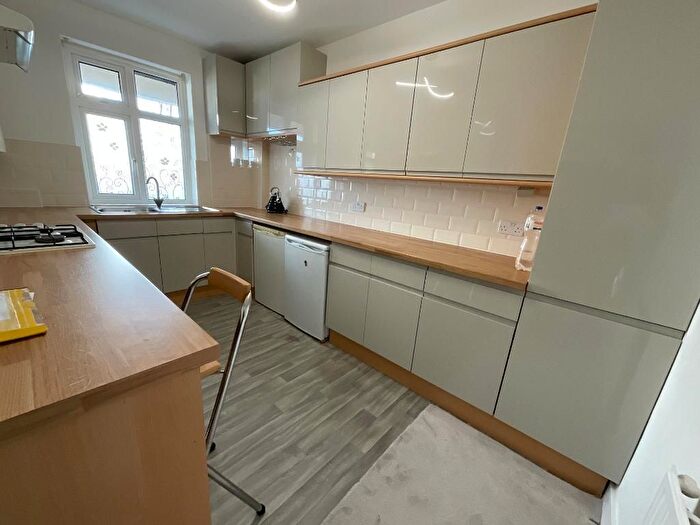 2 Bedroom Flat For Sale In Corbets Tey Road, Upminster, RM14