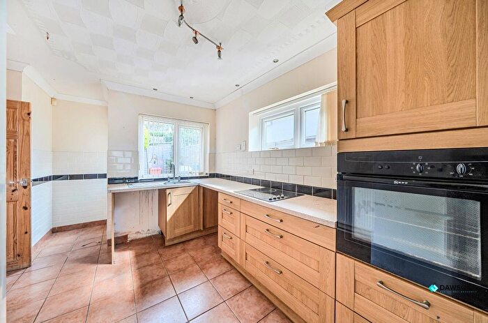 3 Bedroom Detached Bungalow For Sale In Whitestone Avenue, Bishopston, Swansea, SA3