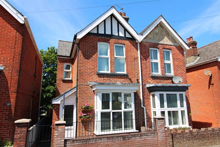 2 Bedroom House For Sale In Moorgreen Road, Cowes, PO31