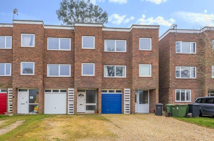 3 Bedroom Town House To Rent In Ashdown Close, Chandler's Ford, SO53