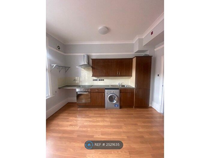 1 Bedroom Flat To Rent In Streatham High Road, London, SW16