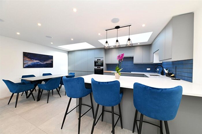 3 Bedroom End Of Terrace House For Sale In Shephall View, Stevenage, SG1