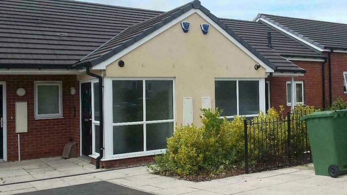 2 Bedroom Flat To Rent In Boggart Hill Gardens, Leeds, West Yorkshire, LS14