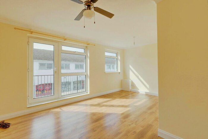 2 Bedroom Flat To Rent In Eastwood Road, Rayleigh, SS6