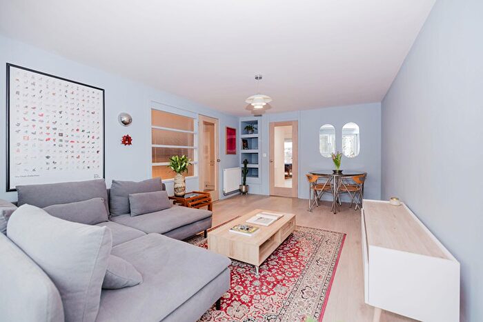 2 Bedroom Flat To Rent In Giles Street, Edinburgh, EH6