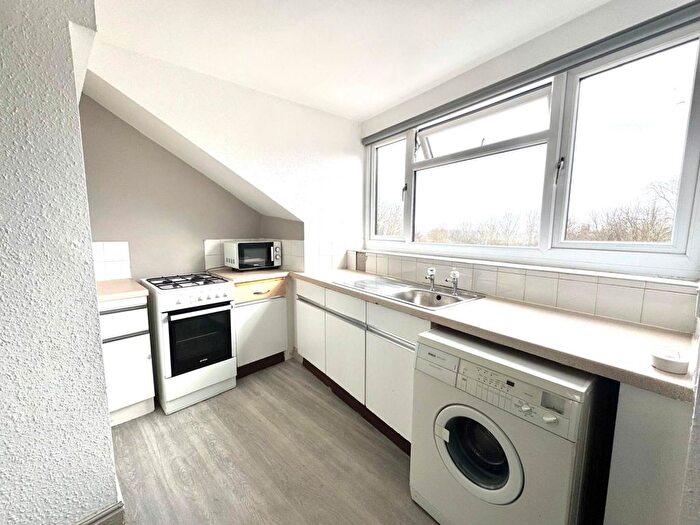 1 Bedroom Flat To Rent In The Crescent, Hyde Park, Leeds, LS6