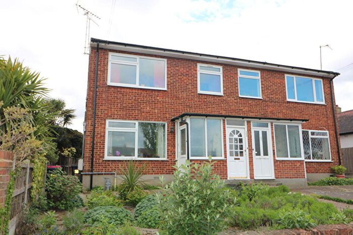 2 Bedroom Apartment For Sale In Highlands Boulevard, Leigh-on-Sea, SS9