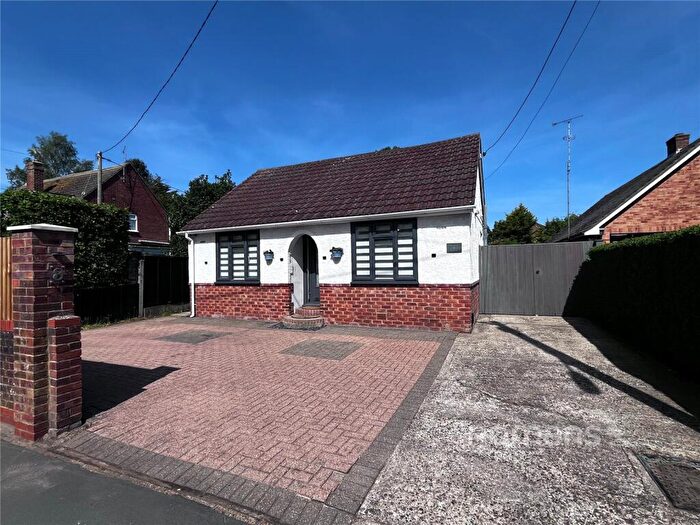 3 Bedroom Bungalow For Sale In Sandy Lane, Farnborough, Hampshire, GU14