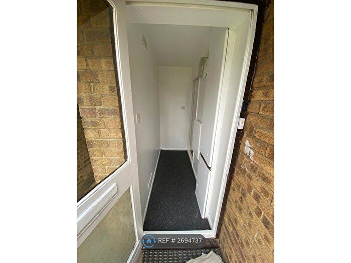 2 Bedroom Flat To Rent In Watford, Watford, WD24