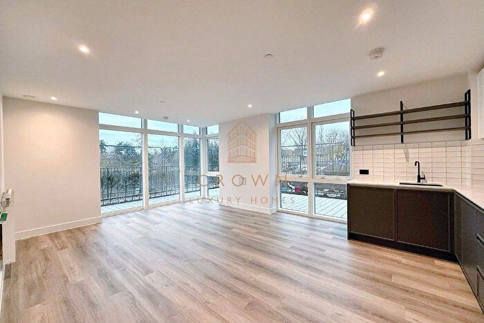 3 Bedroom Flat To Rent In Astell Road, London, SE3