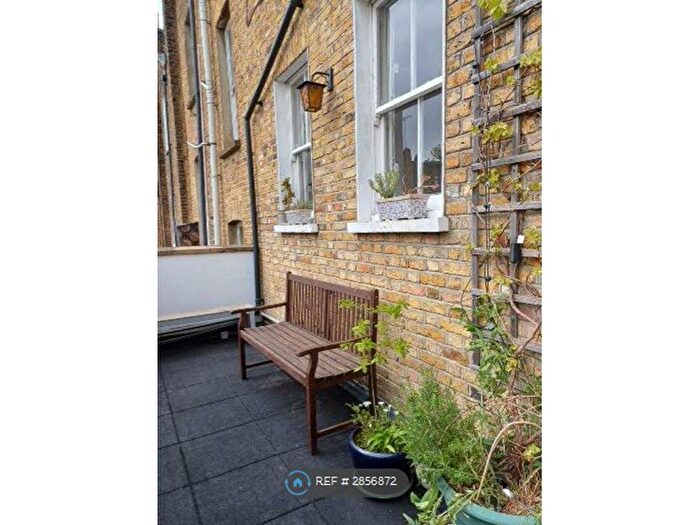 1 Bedroom Flat To Rent In Packington Street, London, N1