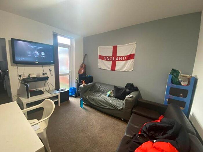 6 Bedroom House To Rent In Rothesay Avenue, Nottingham, NG7