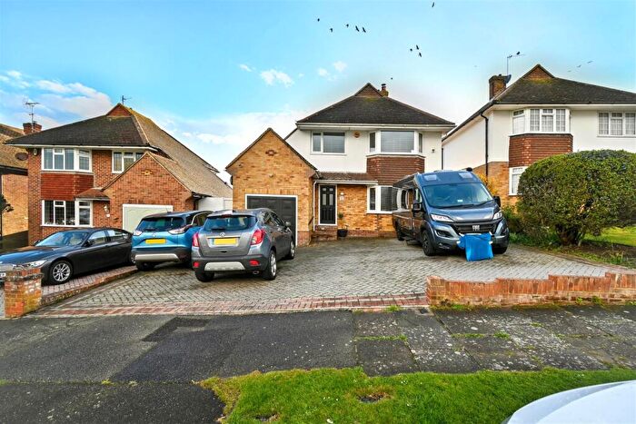 3 Bedroom Detached House For Sale In Meadowlands Avenue, Eastbourne, BN22