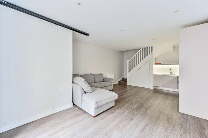 1 Bedroom Flat To Rent In Old York Road, The Tonsleys, London, SW18