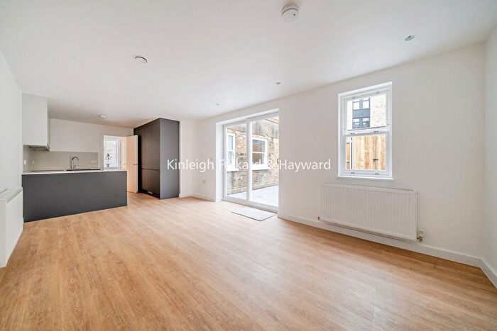 2 Bedroom Flat To Rent In The Mall, Ealing, London, W5
