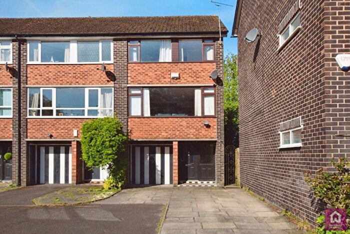 3 Bedroom End Of Terrace House For Sale In Derbyshire Road, Sale, Cheshire, M33