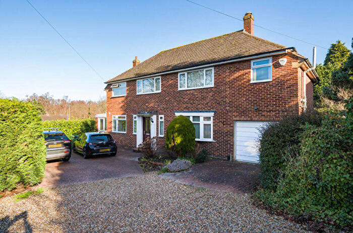 4 Bedroom Detached House For Sale In Bagshot Road, Brookwood, Woking, Surrey, GU24