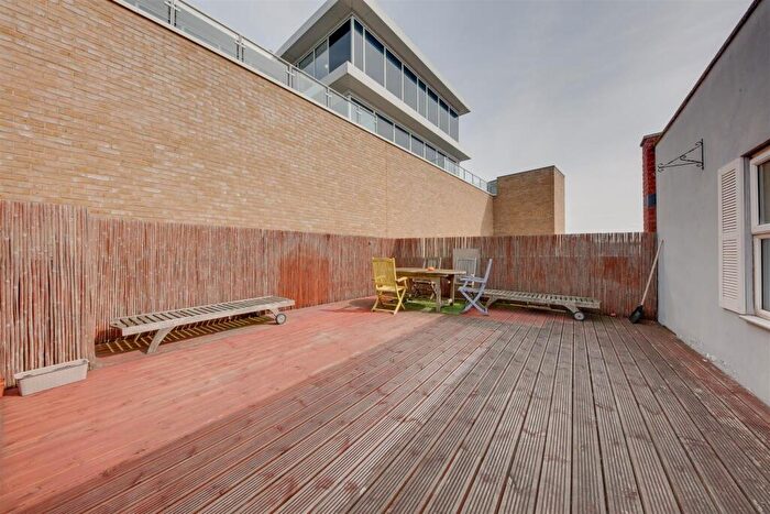 2 Bedroom Apartment To Rent In Regents Gate House, Horseferry Road, E14