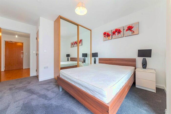 2 Bedroom Flat To Rent In City Peninsula, Barge Walk, London, SE10
