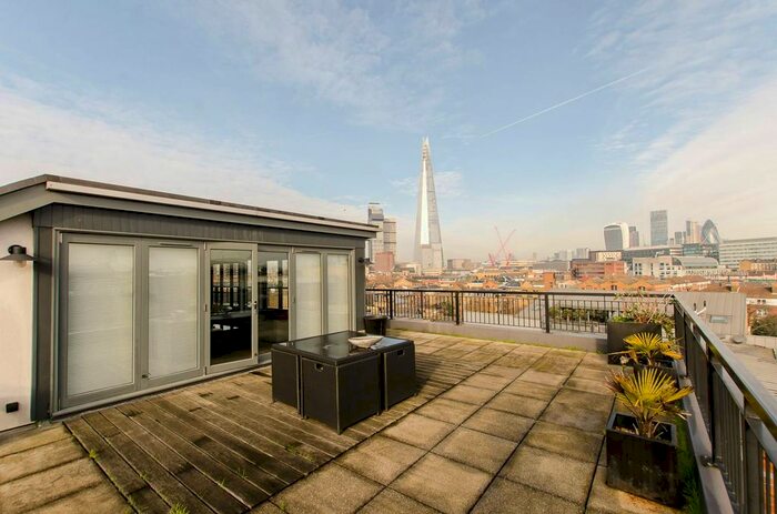 2 Bedroom Flat To Rent In Bell Yard Mews, Bermondsey, London, SE1