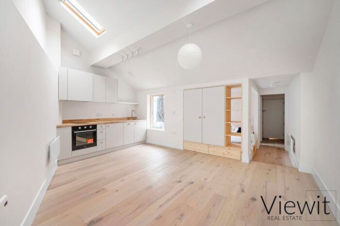 Studio To Rent In Westgate Street, London, E8
