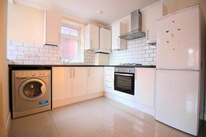 2 Bedroom Flat To Rent In Scholars Walk, Langley, Slough, SL3