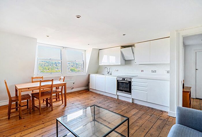 2 Bedroom Flat For Sale In The Paragon, Bath, BA1