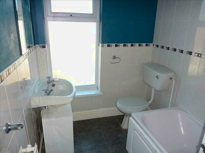 2 Bedroom End Of Terrace House To Rent In Weelsby Street, Grimsby, DN32