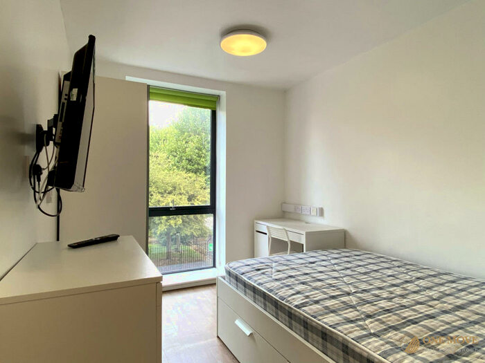 Studio To Rent In - Chapel Street, Salford, M3