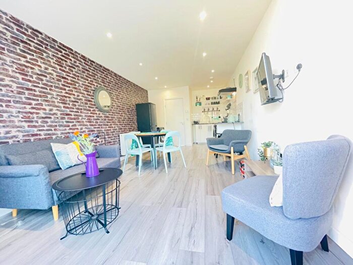 2 Bedroom Apartment To Rent In Arendale Court, Hendon Way, London, NW4