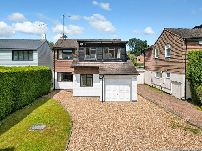 4 Bedroom Detached House For Sale In Forge Drive, Claygate, KT10