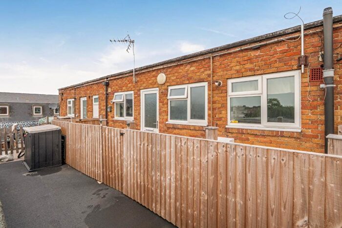 2 Bedroom Flat For Sale In Greywell Road, Havant, PO9