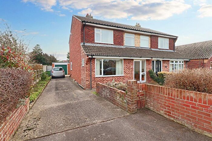 3 Bedroom Semi-Detached House For Sale In Bishops Walk, Lowestoft, NR32