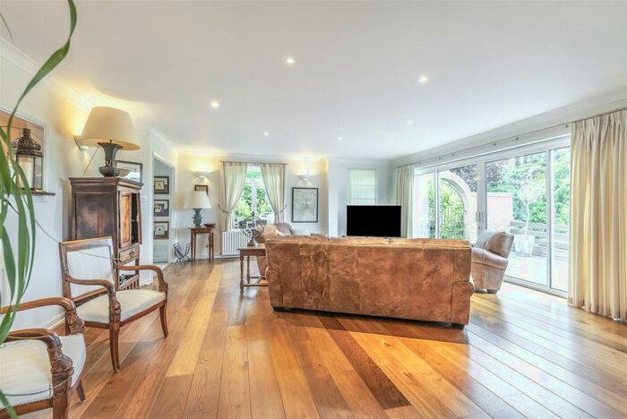 4 Bedroom Detached House To Rent In Kevan Drive, Send, GU23