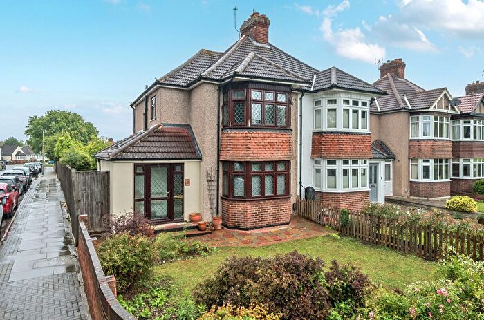 3 Bedroom Semi-Detached House For Sale In Cray Avenue, Orpington, BR5