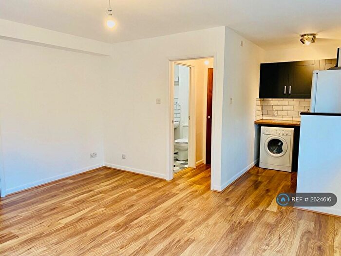 Studio To Rent In Cedars Court, Guildford, GU1