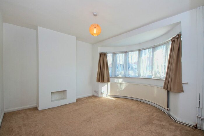 3 Bedroom Semi-Detached House To Rent In Sutherland Avenue, Welling, DA16