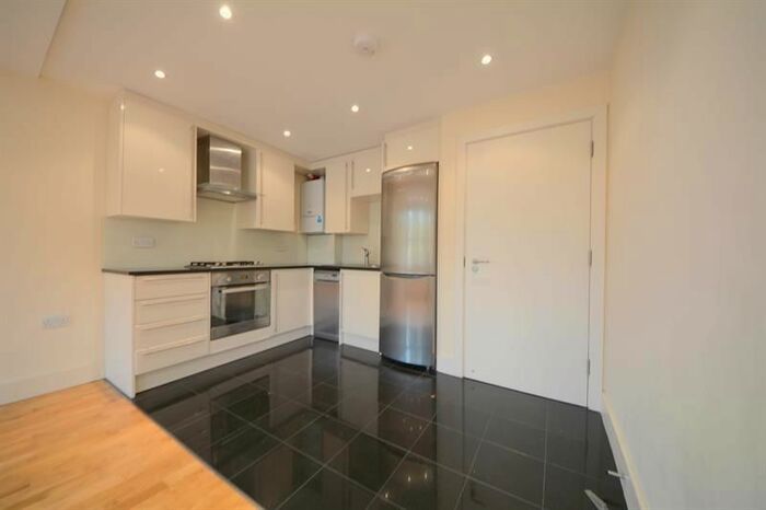 2 Bedroom Flat To Rent In High Road, East Finchley, London, N2