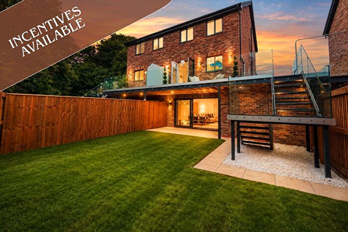 3 Bedroom Semi-detached House For Sale In Weir Close, Tyldesley, M29