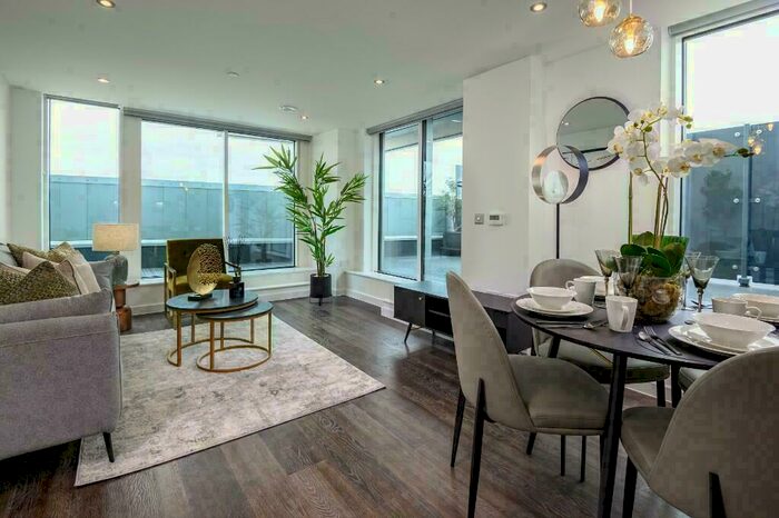 2 Bedroom Apartment To Rent In Centenary Plaza, Southampton, Hampshire, SO19