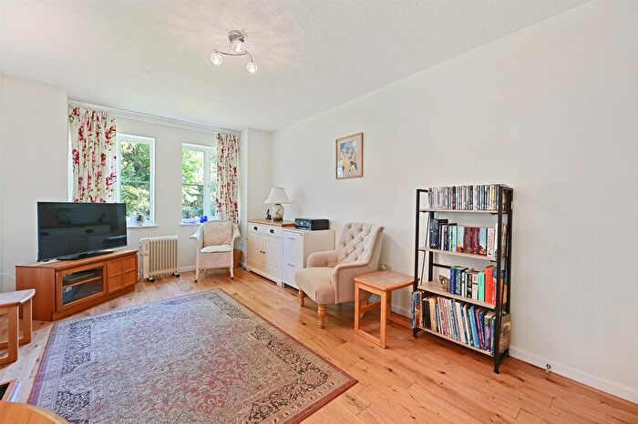 1 Bedroom Flat For Sale In Blakesley Avenue, London, W5