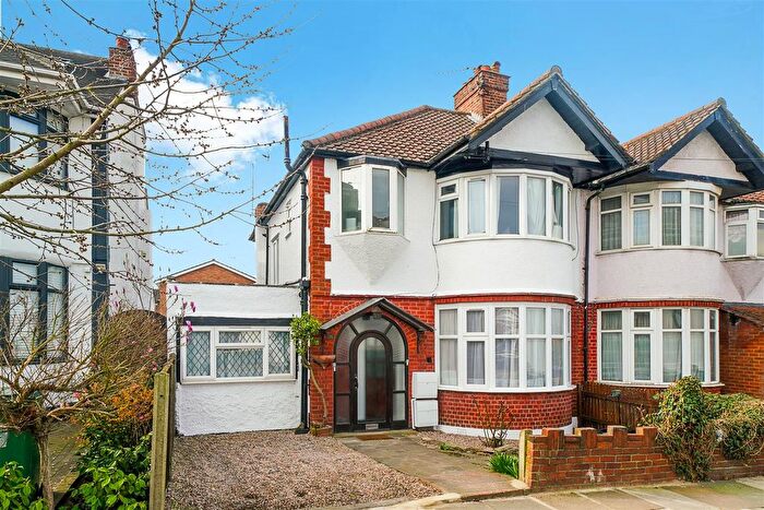 2 Bedroom Flat To Rent In Jeymer Avenue, London, NW2