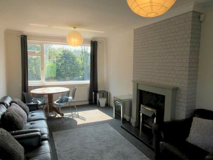 6 Bedroom Semi-Detached House To Rent In Queenswood Drive, Leeds, LS6