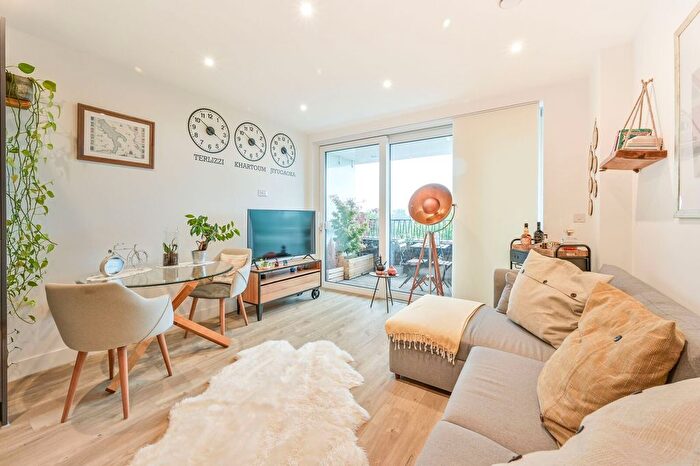 1 Bedroom Flat To Rent In Beck Square, Leyton, Leyton, London, E10