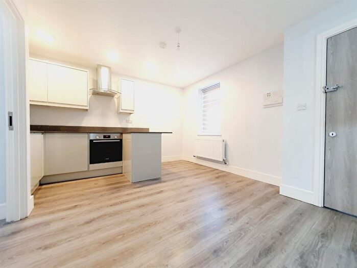 1 Bedroom Flat To Rent In High Road, London, N20