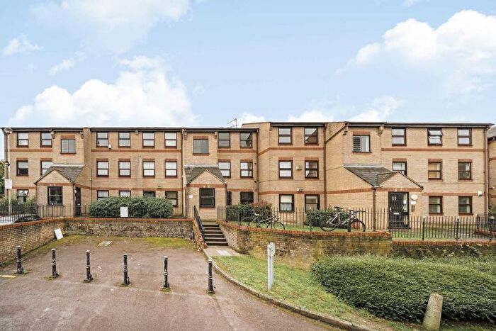 1 Bedroom Flat To Rent In Edmeston Close, London, E9