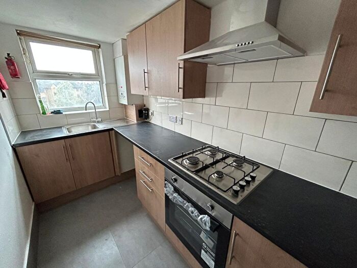 3 Bedroom Flat To Rent In Leytonstone, London, E15