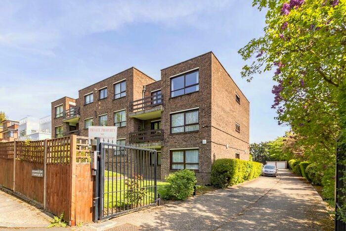 3 Bedroom Flat To Rent In Hanger Lane, London, W5